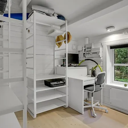 3 Bedroom Nice In * Stroby