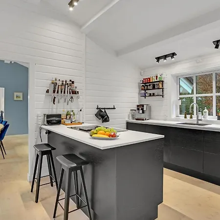3 Bedroom Nice In *